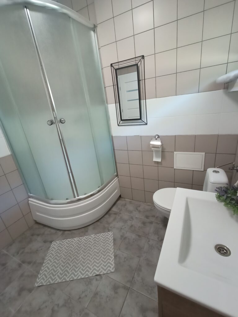 Apartament Lawendowy Skorzęcin łazienka