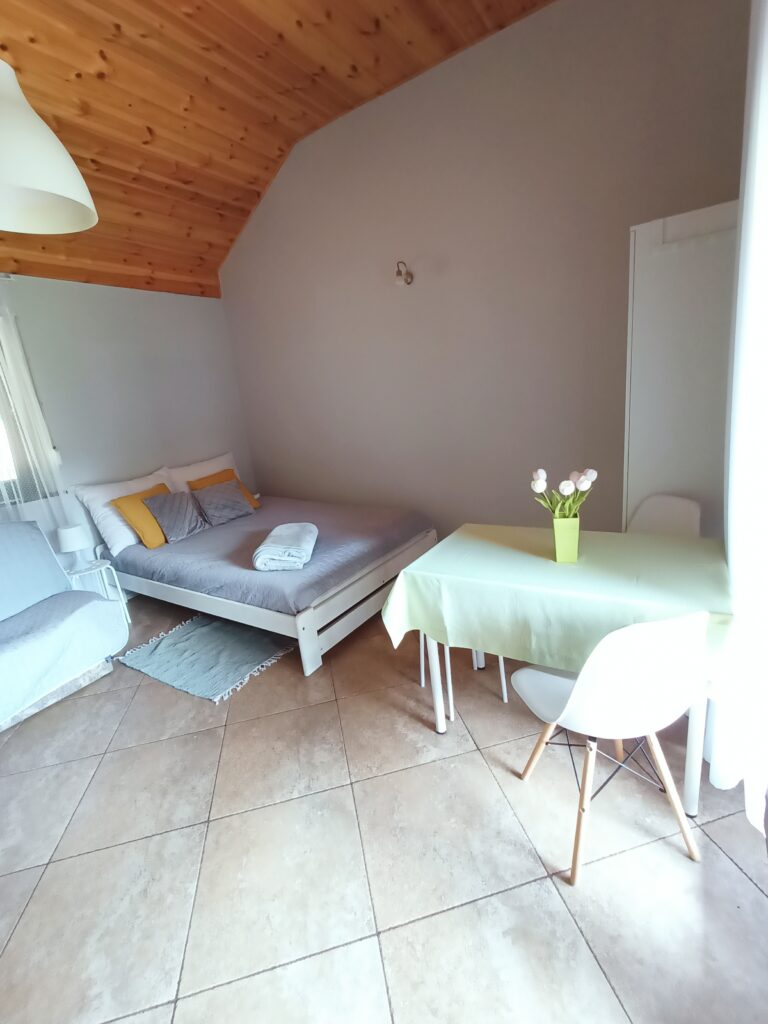 Domek Zima Skorzęcin łóżko